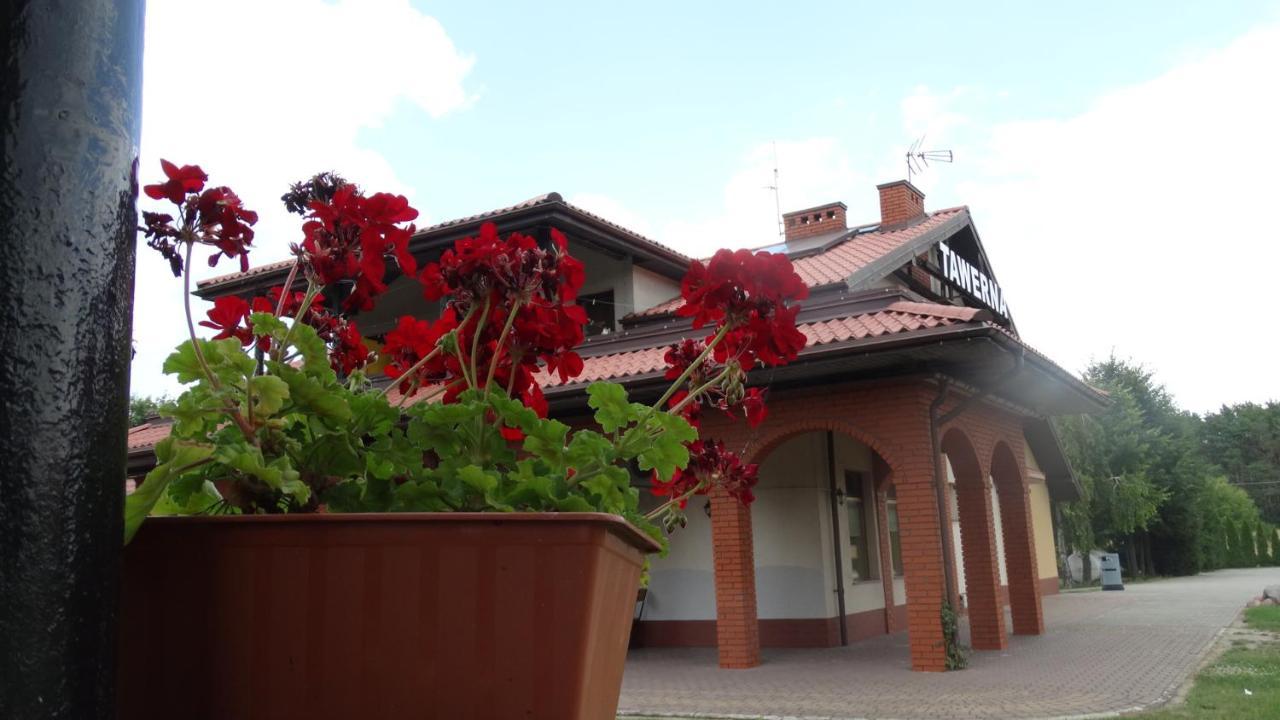 Hotel Tawerna-Stawiska Garbatka-Letnisko Exterior foto